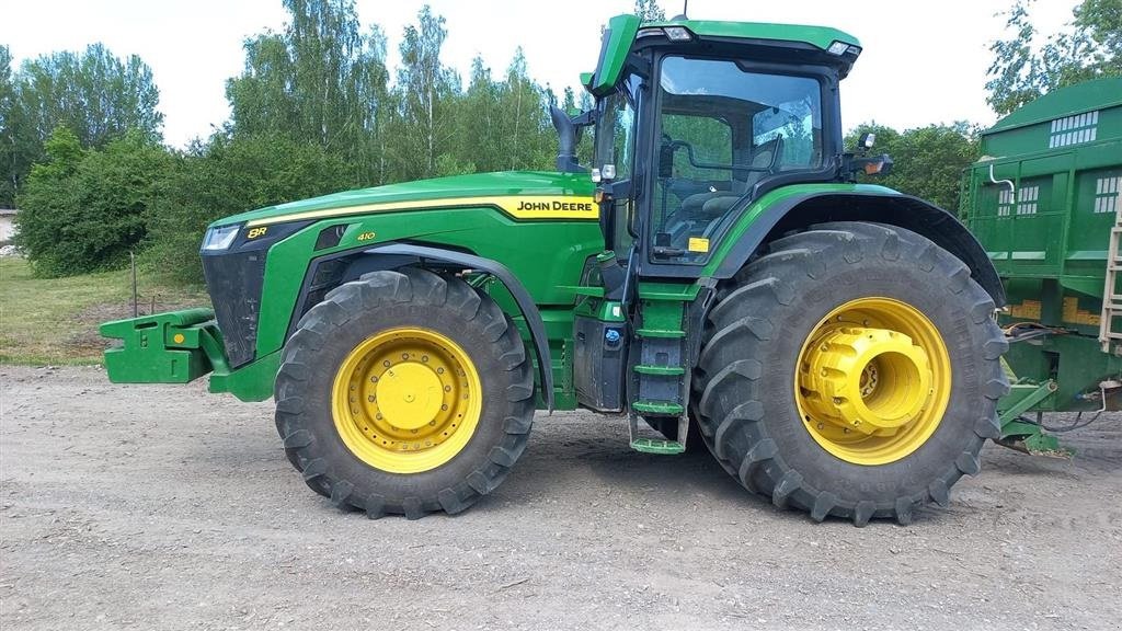 Traktor типа John Deere 8R410 AutoTrack GPS. RTK. Hjul og frontvægte. Ring til Ulrik på 0045-40255544. Jeg snakker Jysk, tysk og engelsk., Gebrauchtmaschine в Kolding (Фотография 1)