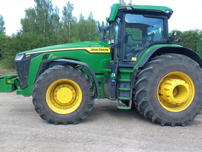 Traktor типа John Deere 8R410 AutoTrack GPS. RTK. Hjul og frontvægte. Ring til Ulrik på 0045-40255544. Jeg snakker Jysk, tysk og engelsk., Gebrauchtmaschine в Kolding (Фотография 1)