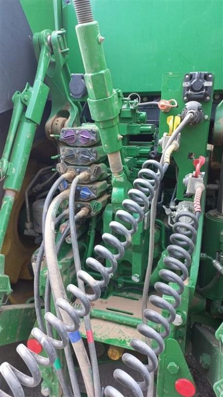 Traktor typu John Deere 8R410 AutoTrack GPS. RTK. Hjul og frontvægte. Ring til Ulrik på 0045-40255544. Jeg snakker Jysk, tysk og engelsk., Gebrauchtmaschine v Kolding (Obrázek 5)