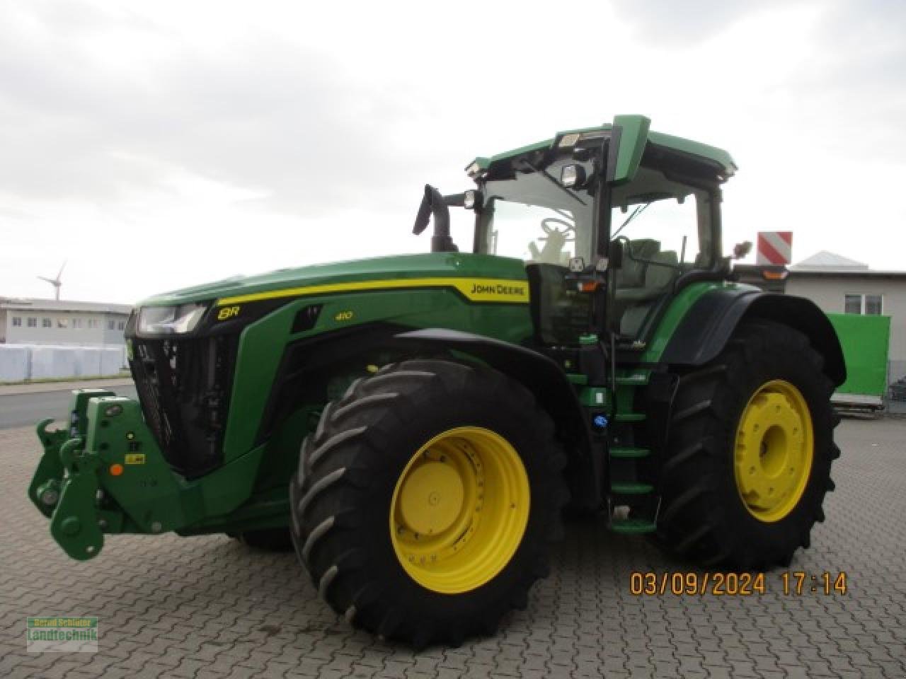 Traktor des Typs John Deere 8R410 E23, Gebrauchtmaschine in Büren (Bild 1)