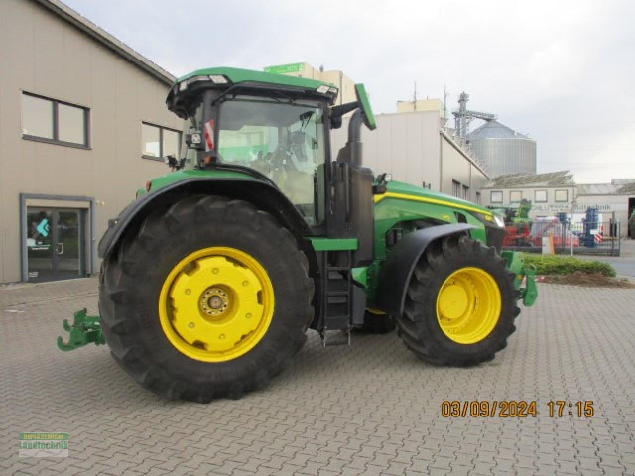 Traktor des Typs John Deere 8R410 E23, Gebrauchtmaschine in Büren (Bild 7)