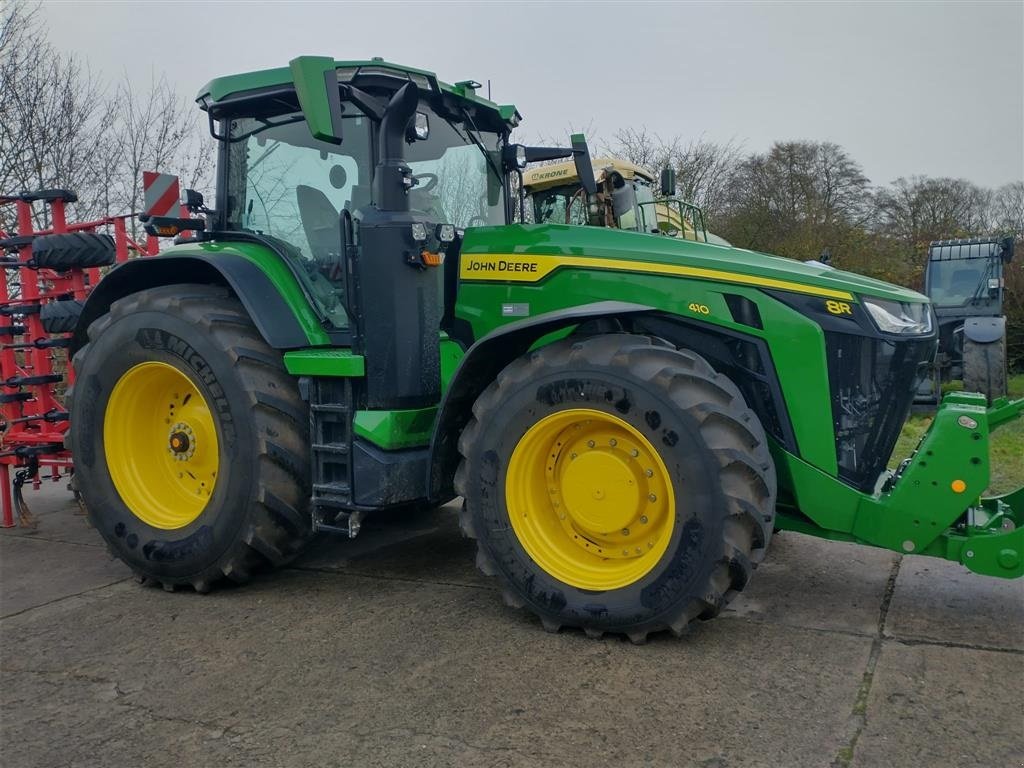 Traktor Türe ait John Deere 8R410 Kun 50 Timer!!! E23. Premium Comfort. Ultimate Vision. Hjulvægte, Gebrauchtmaschine içinde Kolding (resim 1)