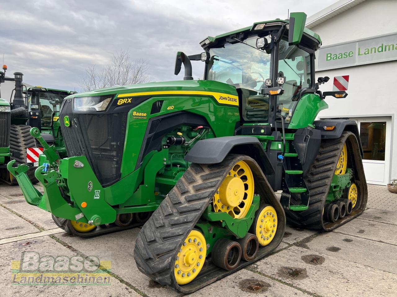 Traktor of the type John Deere 8RX 410 Signature-Edition mit Frontkraftheber, Gebrauchtmaschine in Holthof (Picture 2)