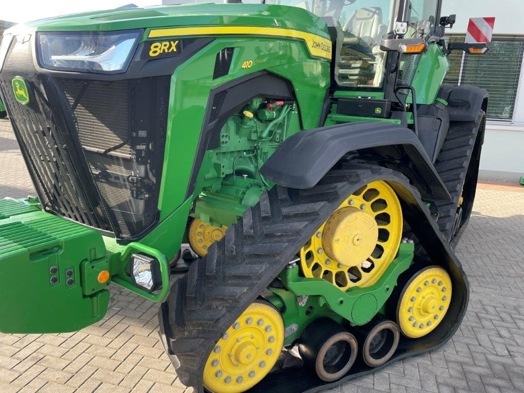 Traktor typu John Deere 8RX410 Leveres i DK på helt nye bageste bælter!!!, Gebrauchtmaschine v Kolding (Obrázok 2)