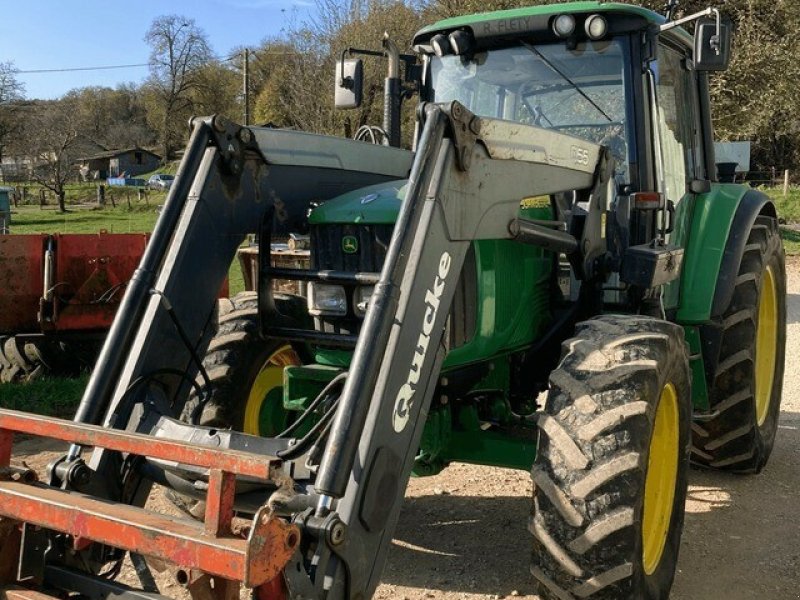 Traktor des Typs John Deere J-D 6220, Gebrauchtmaschine in CHATEAU GAILLARD (Bild 1)