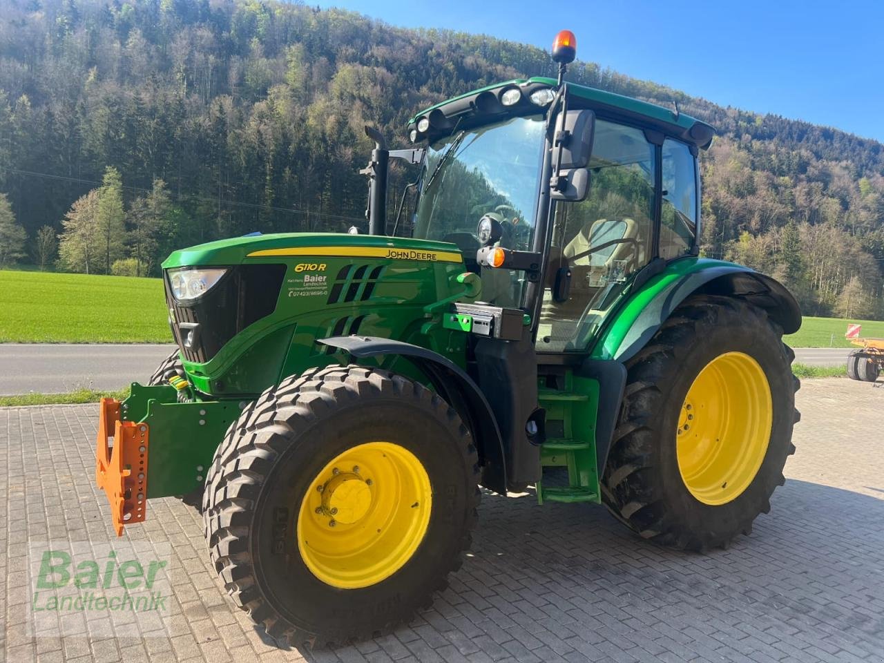 Traktor typu John Deere JD 6110R, Gebrauchtmaschine v OBERNDORF-HOCHMOESSINGEN (Obrázek 2)