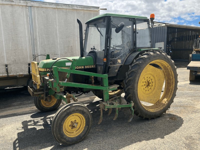 Traktor Türe ait John Deere JOHN DEERE 1750 LEGUMIER, Gebrauchtmaschine içinde PLOUIGNEAU (resim 1)