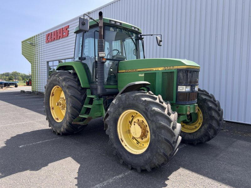 Traktor of the type John Deere JOHN DEERE 7700, Gebrauchtmaschine in Gannat