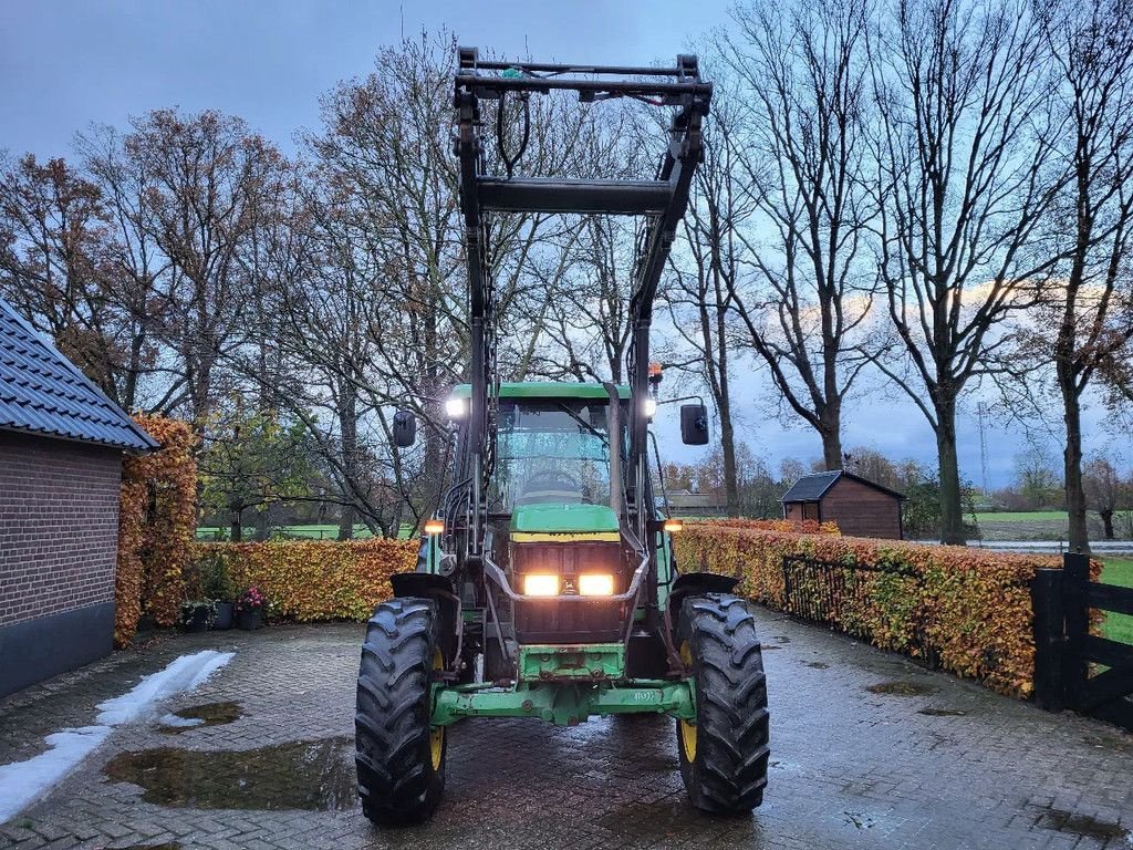 Traktor of the type John Deere Met voorlader 6010, Gebrauchtmaschine in Lunteren (Picture 3)