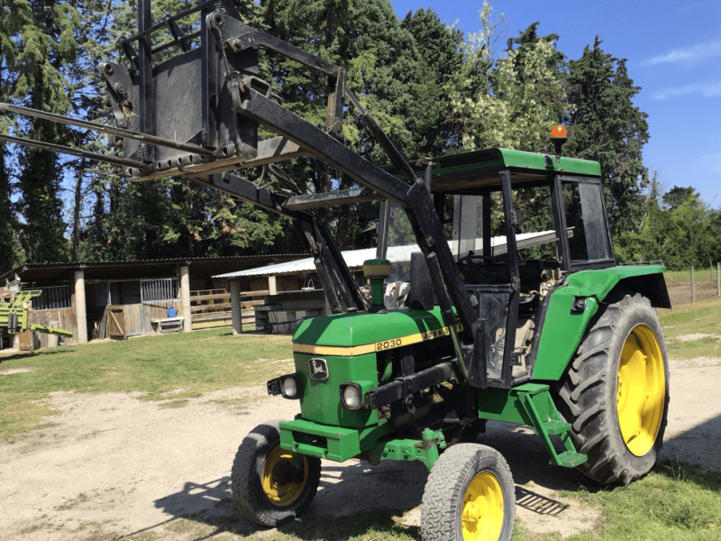 Traktor des Typs John Deere TRACTEUR 2030, Gebrauchtmaschine in SAINT ANDIOL (Bild 1)