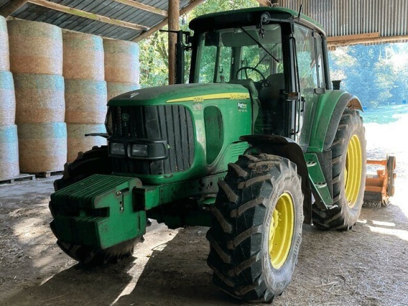 Traktor от тип John Deere TRACTEUR 6520, Gebrauchtmaschine в CHATEAU GAILLARD (Снимка 1)