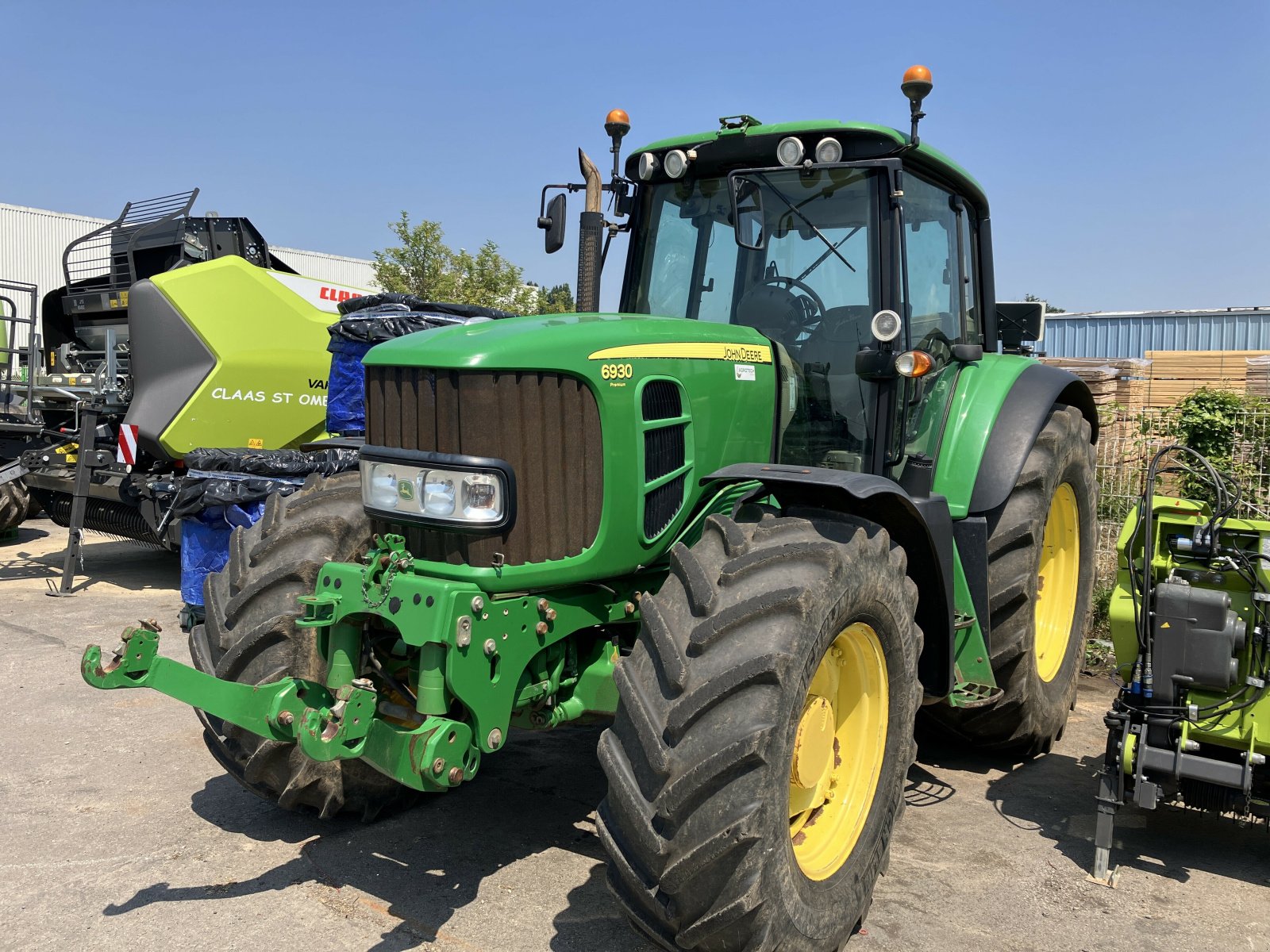 Traktor of the type John Deere TRACTEUR 6930 PRENIUM, Gebrauchtmaschine in BLENDECQUES (Picture 3)