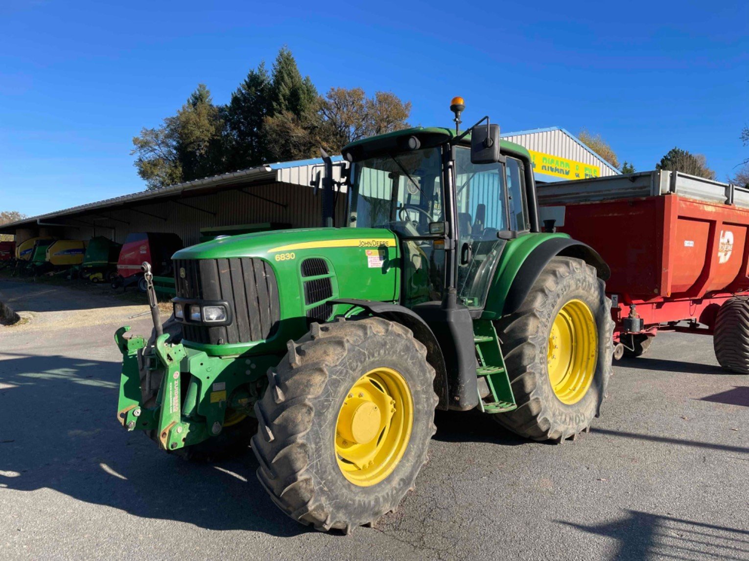 Traktor типа John Deere Tracteur agricole 6830 John Deere, Gebrauchtmaschine в LA SOUTERRAINE (Фотография 1)