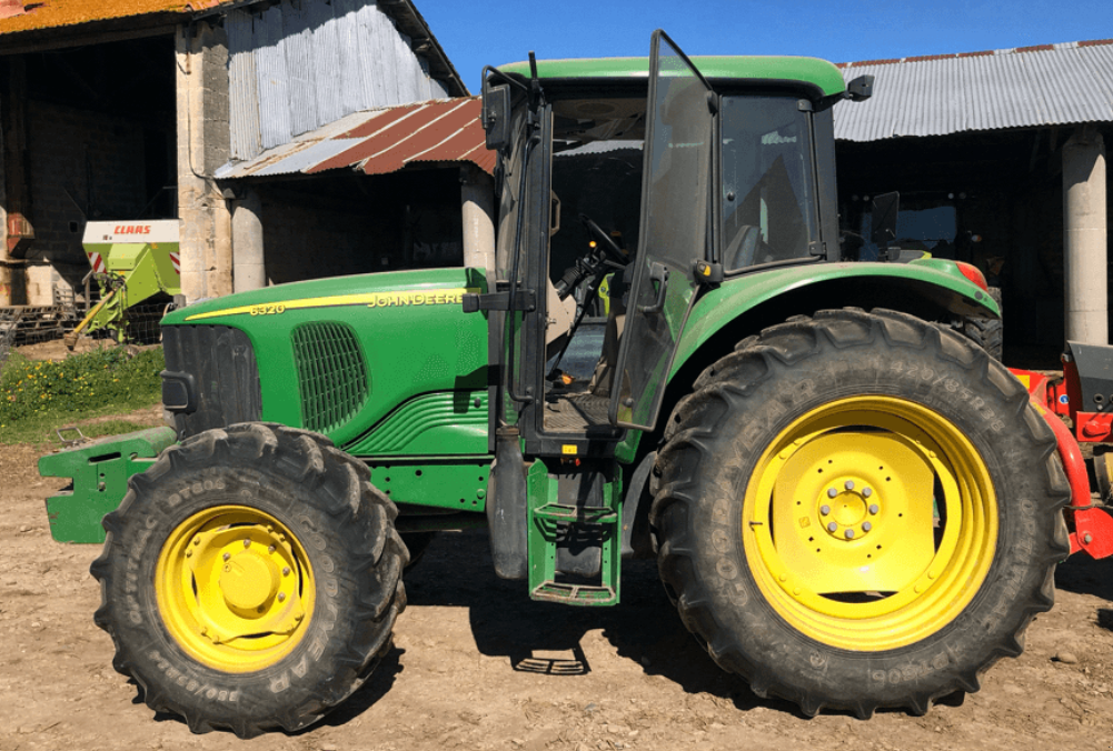 Traktor of the type John Deere TRACTEUR JD 6320, Gebrauchtmaschine in SAINT ANDIOL (Picture 3)