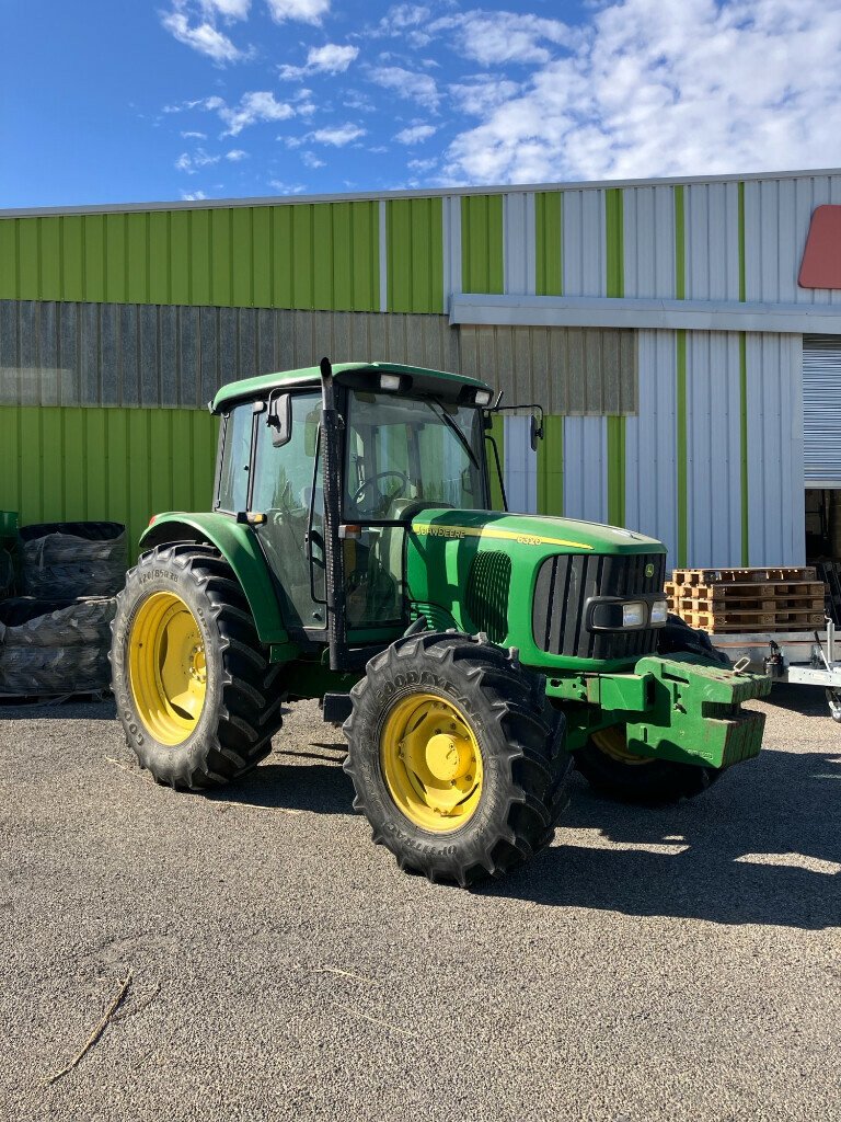 Traktor типа John Deere TRACTEUR JD 6320, Gebrauchtmaschine в SAINT ANDIOL (Фотография 1)