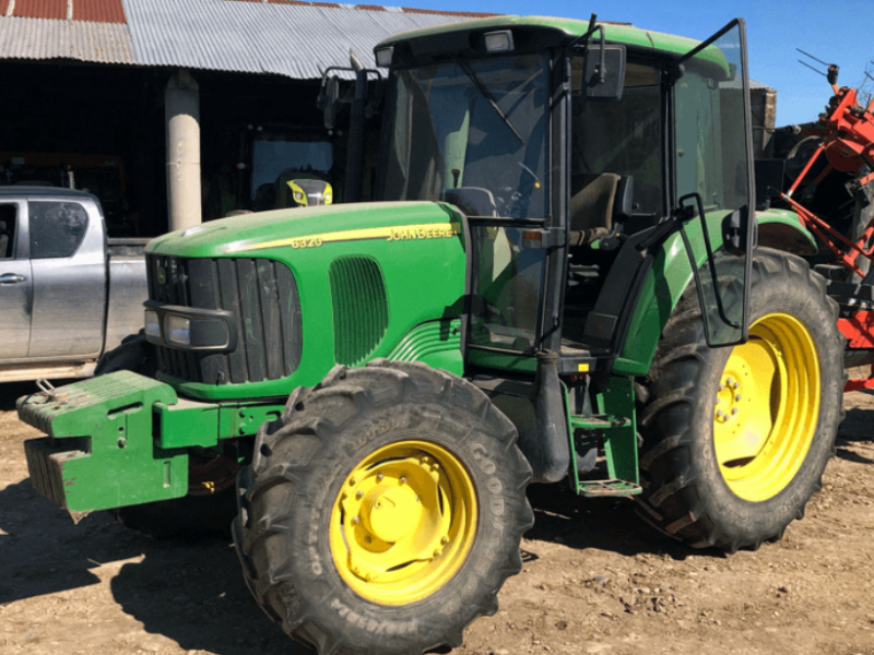 Traktor des Typs John Deere TRACTEUR JD 6320, Gebrauchtmaschine in SAINT ANDIOL (Bild 1)