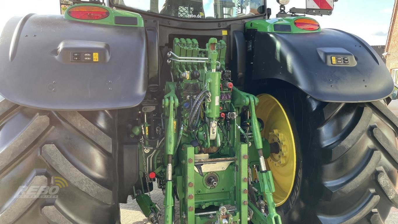 Traktor van het type John Deere TRAKTOR 6215R, Gebrauchtmaschine in Dätgen (Foto 17)