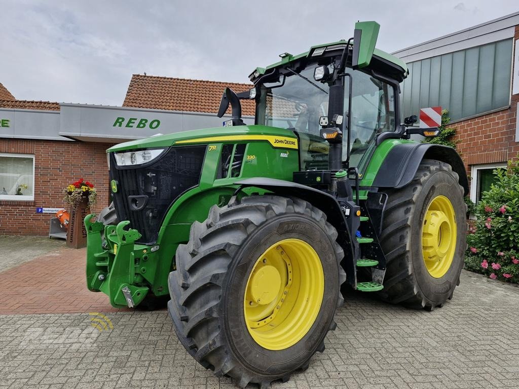 Traktor типа John Deere TRAKTOR 7R330, Neumaschine в Visbek/Rechterfeld (Фотография 1)