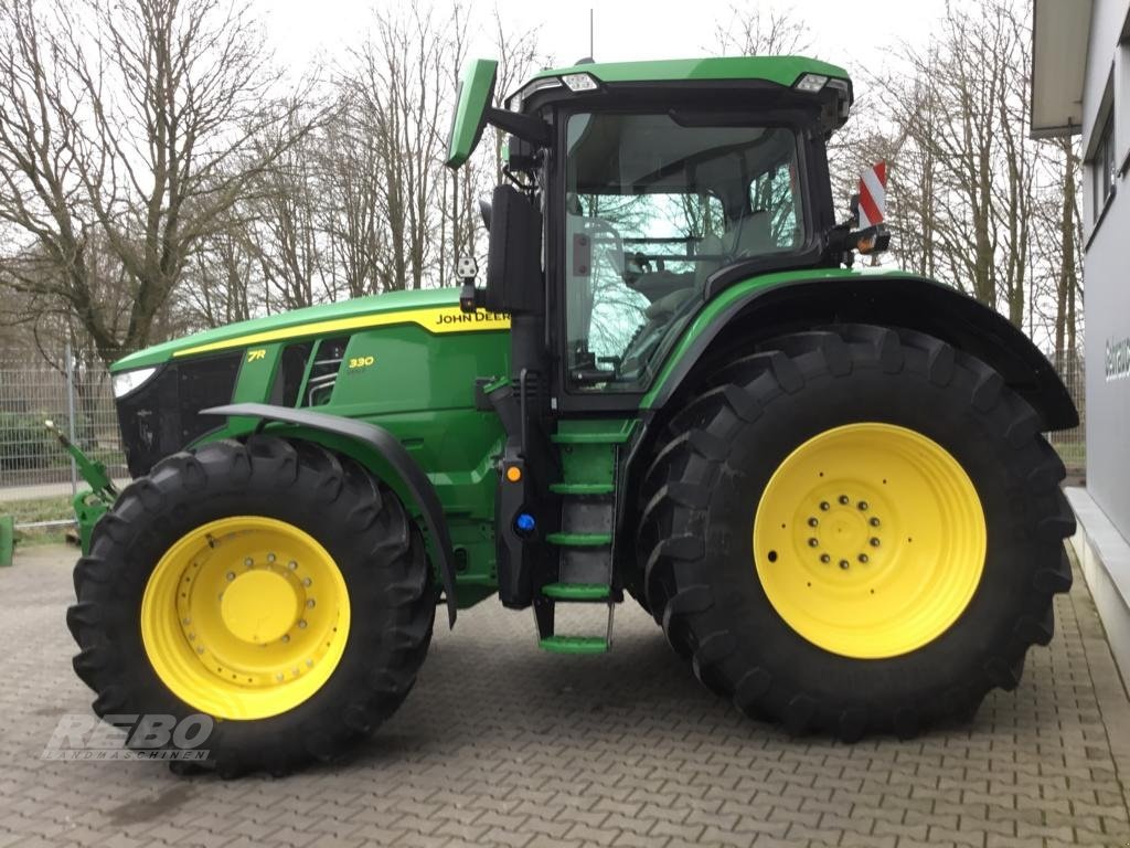 Traktor del tipo John Deere TRAKTOR 7R330, Gebrauchtmaschine en Albersdorf (Imagen 3)