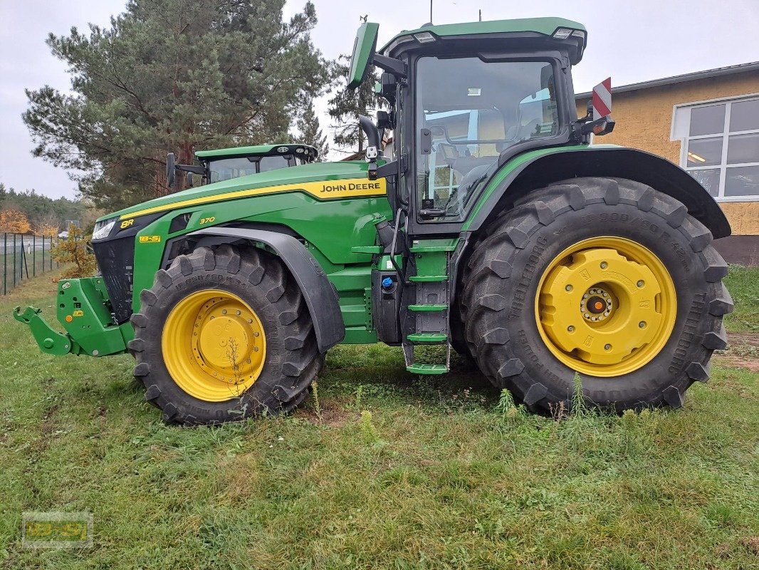 Traktor des Typs John Deere TRAKTOR 8R370, Neumaschine in Osterburg (Bild 1)