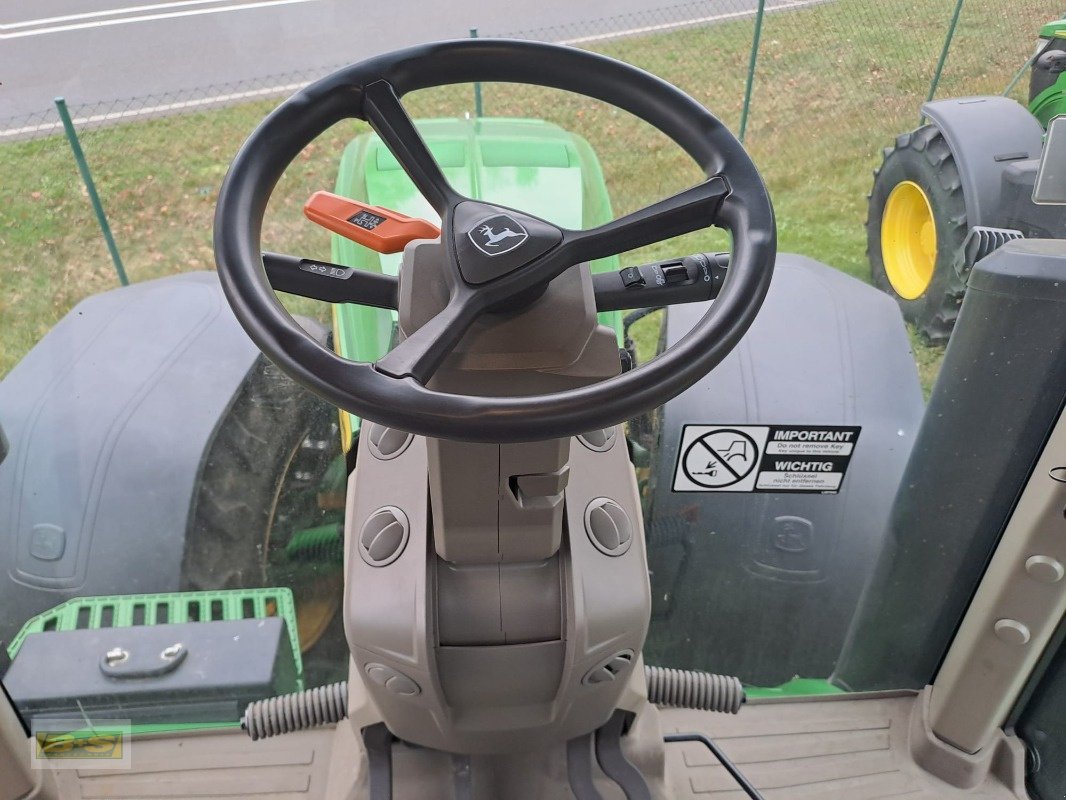 Traktor van het type John Deere TRAKTOR 8R370, Neumaschine in Osterburg (Foto 10)