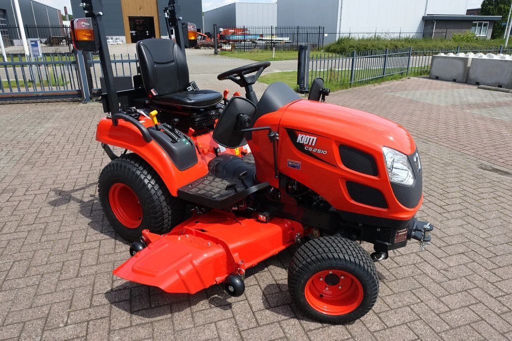 Traktor a típus Kioti CS2510 4wd HST / 0001 Draaiuren / Middenondermaaidek, Gebrauchtmaschine ekkor: Swifterband (Kép 2)