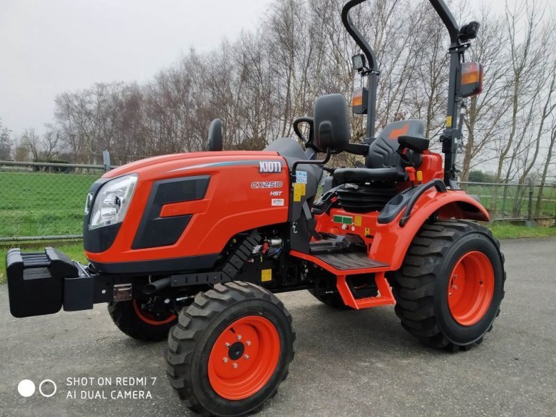 Traktor of the type Kioti CX2510, Neumaschine in Mijdrecht (Picture 1)