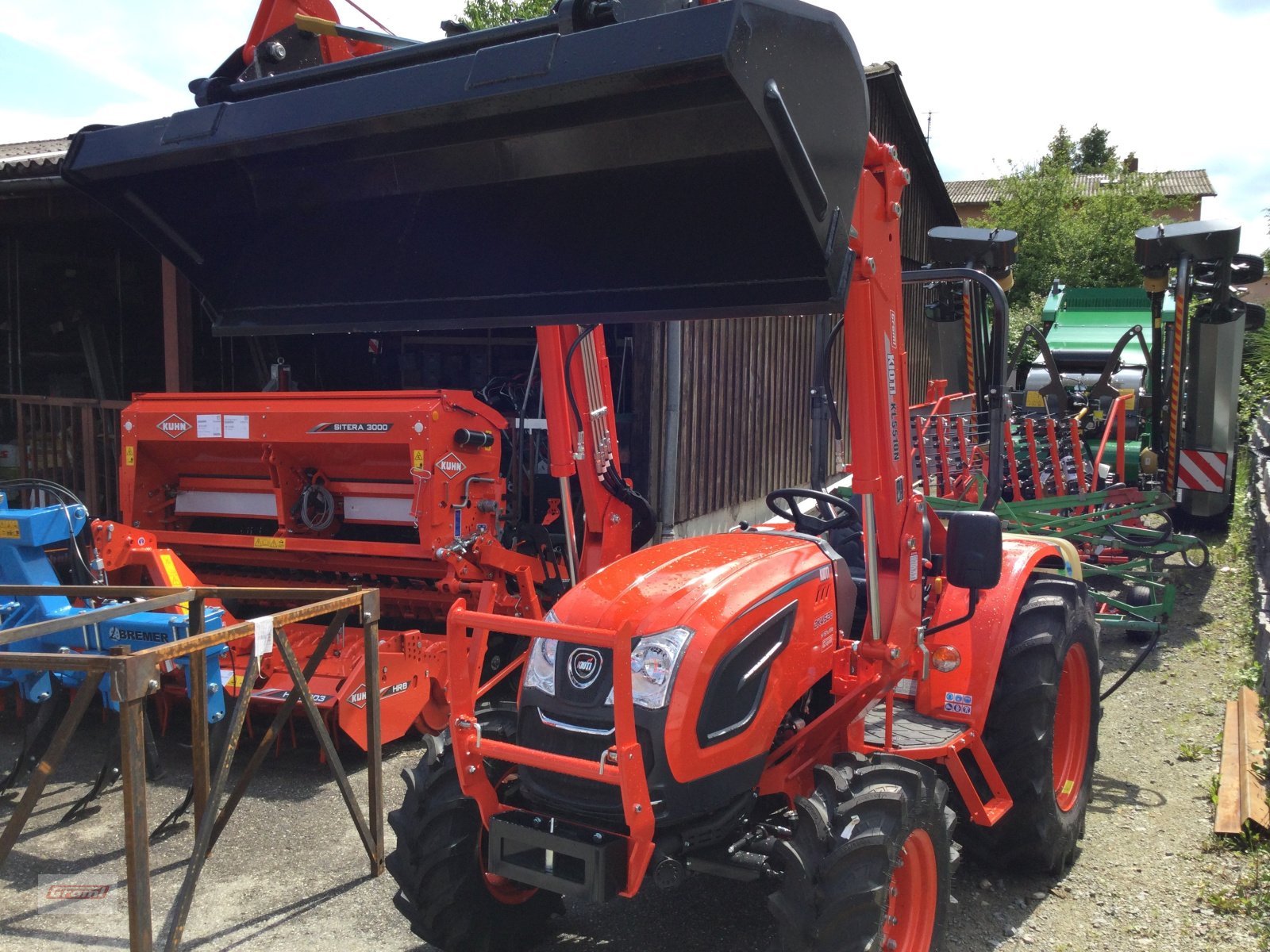 Traktor of the type Kioti DK 4520 HS, Neumaschine in Kößlarn (Picture 1)