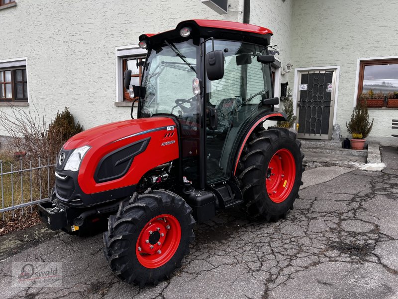 Traktor of the type Kioti DK 5020 C, Neumaschine in Regen