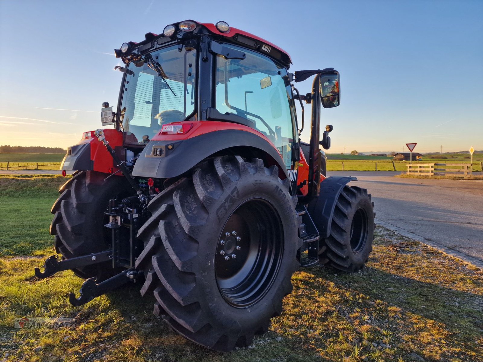 Traktor Türe ait Kioti HX 9010, Neumaschine içinde Eberfing (resim 5)