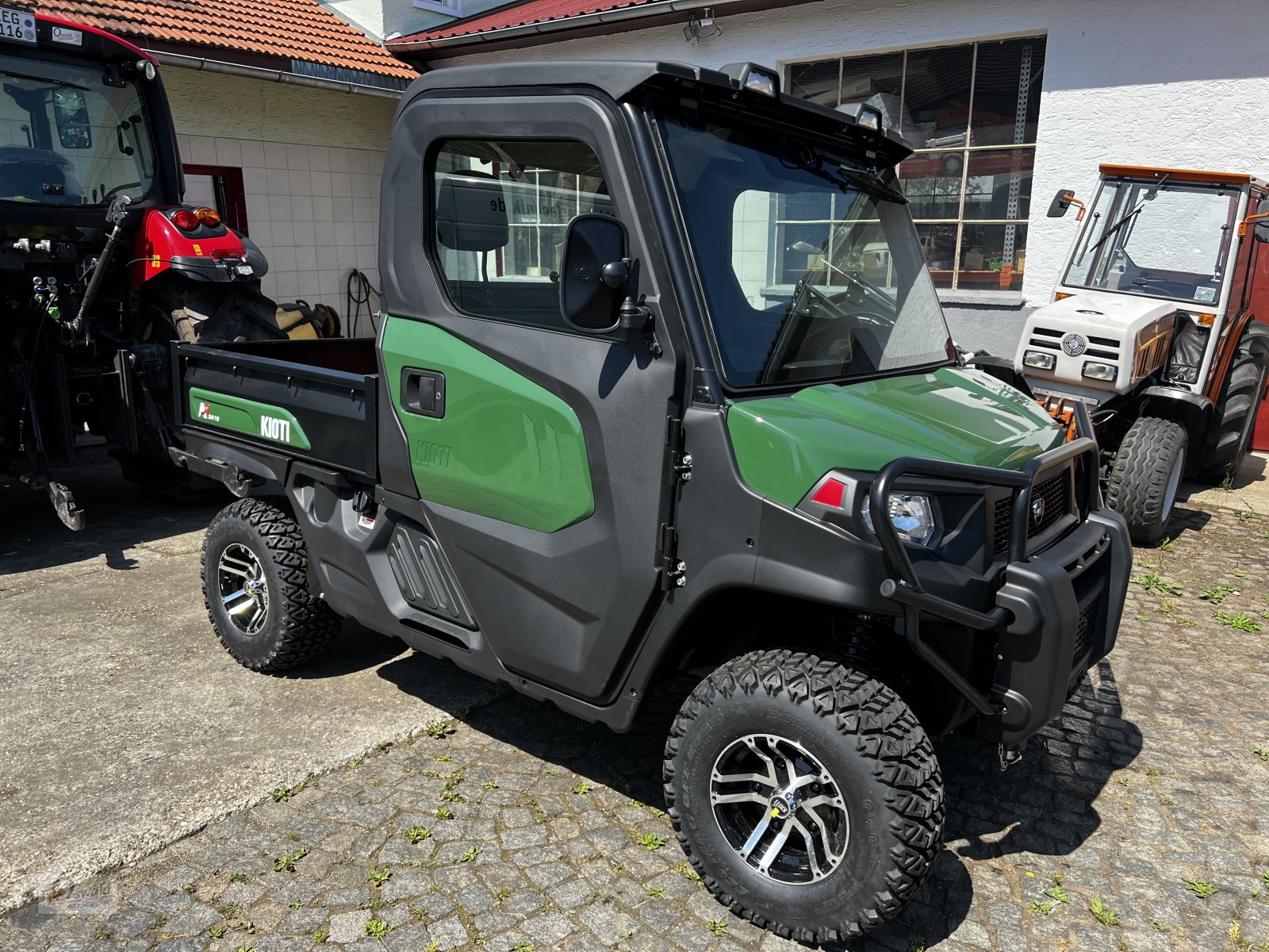 Traktor tip Kioti K9 2400, Neumaschine in Regen (Poză 3)