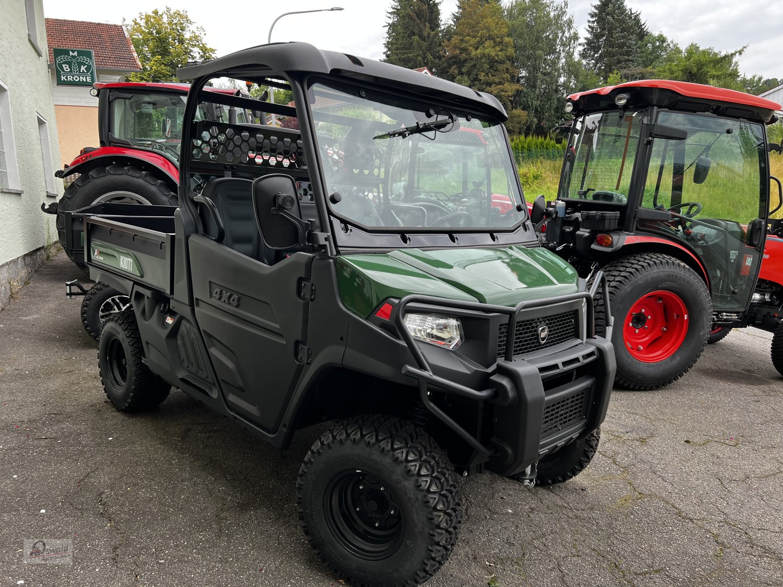 Traktor tip Kioti K9 2400, Neumaschine in Regen (Poză 1)