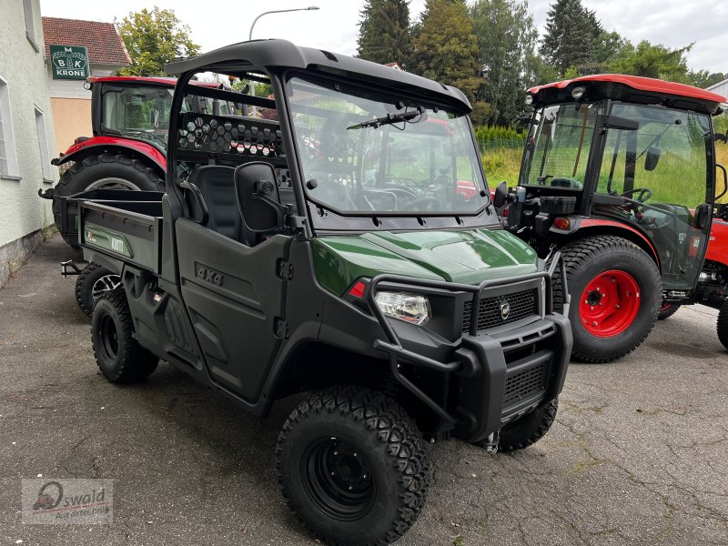 Traktor of the type Kioti K9 2400, Neumaschine in Regen (Picture 1)