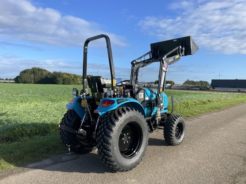 Traktor des Typs Knegt 404 4WD 40 PK compact tractor NIEUW met frontlader, Neumaschine in Neer (Bild 3)