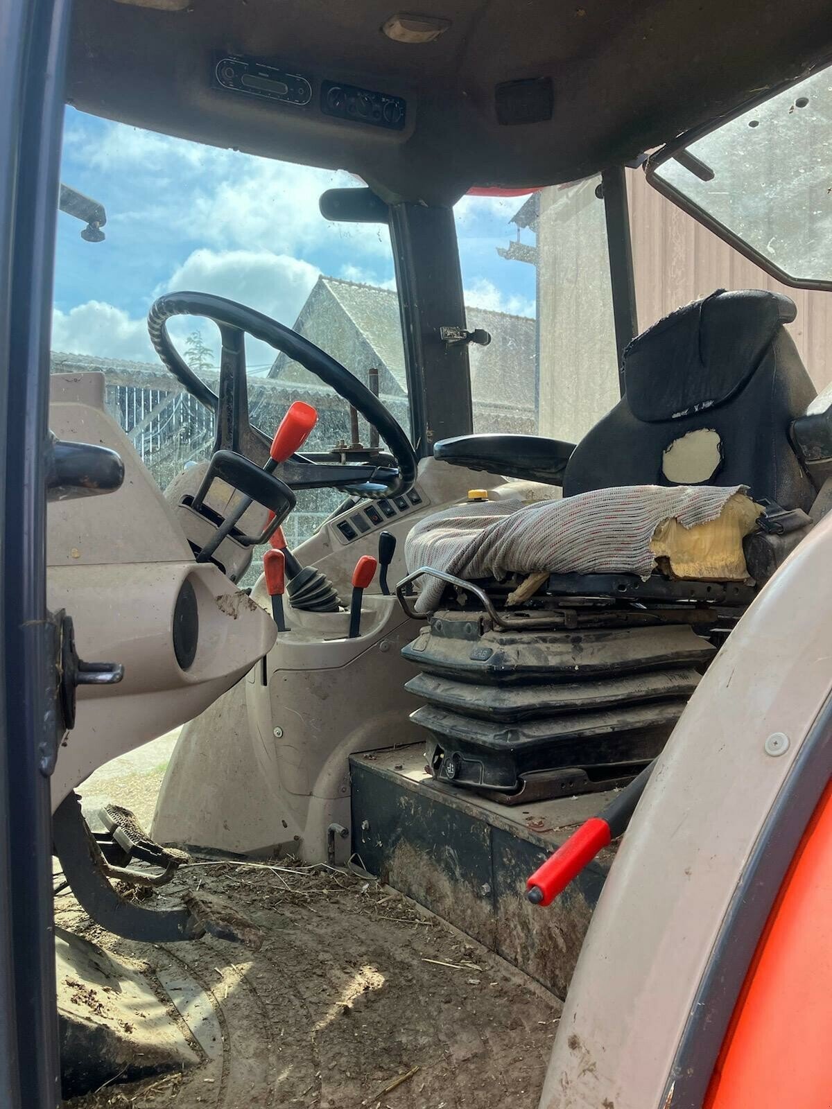 Traktor del tipo Kubota 6040 DTN 4RM, Gebrauchtmaschine en PONTIVY (Imagen 5)