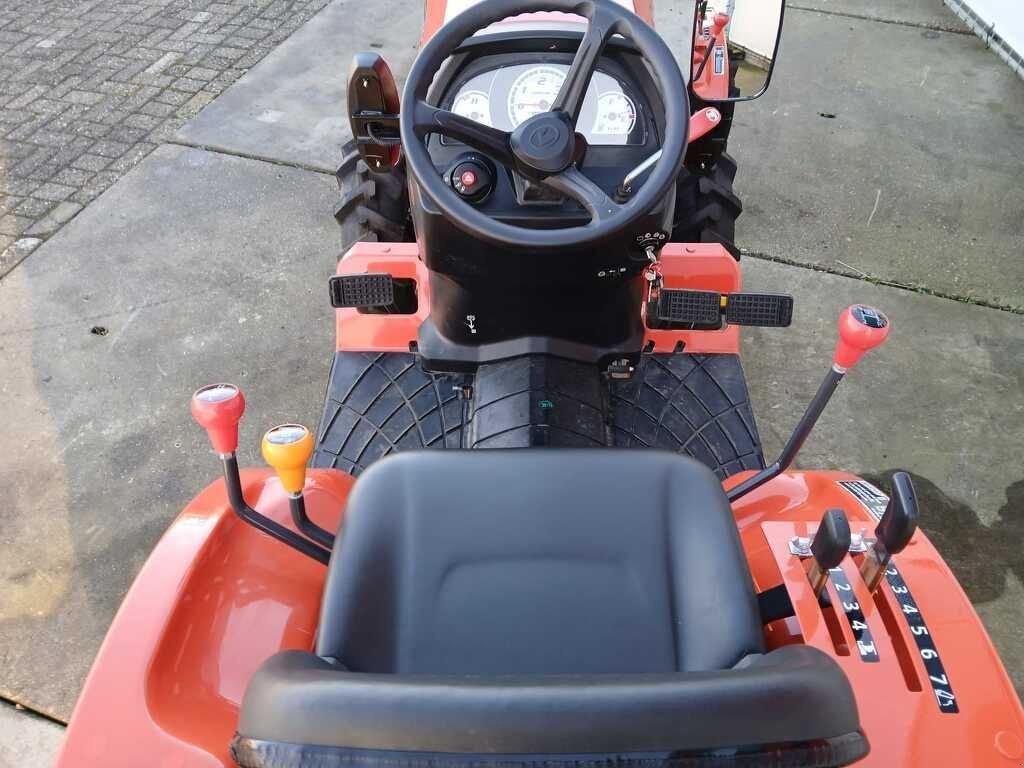 Traktor van het type Kubota A 211N, Neumaschine in Klundert (Foto 4)