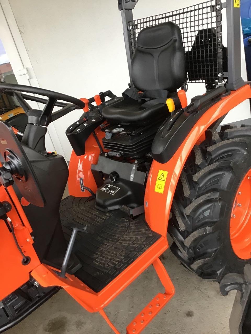 Traktor of the type Kubota B 1241 D-EC-F, Neumaschine in Burgbernheim (Picture 7)