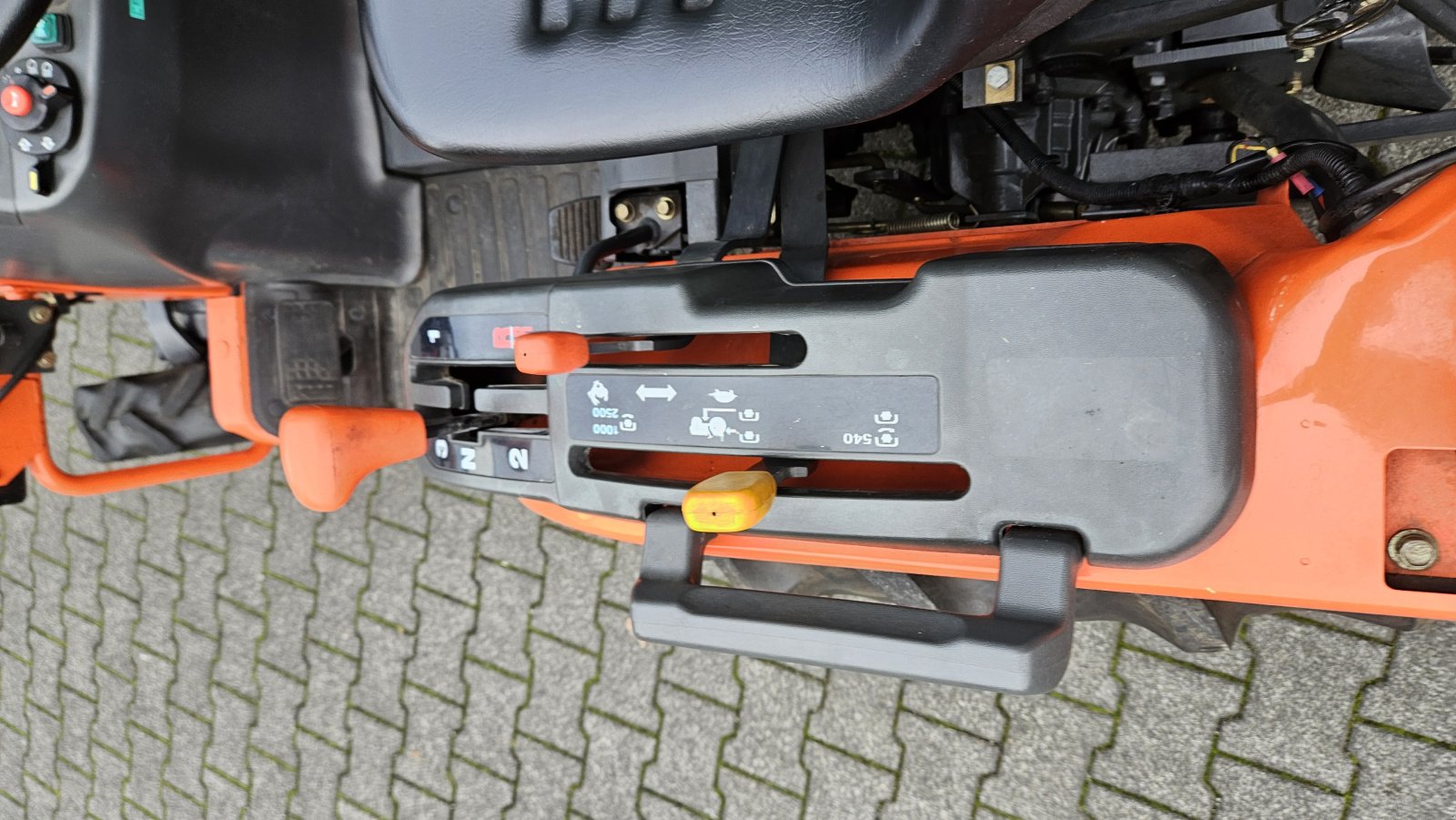 Traktor des Typs Kubota B 1410, Gebrauchtmaschine in Olpe (Bild 12)