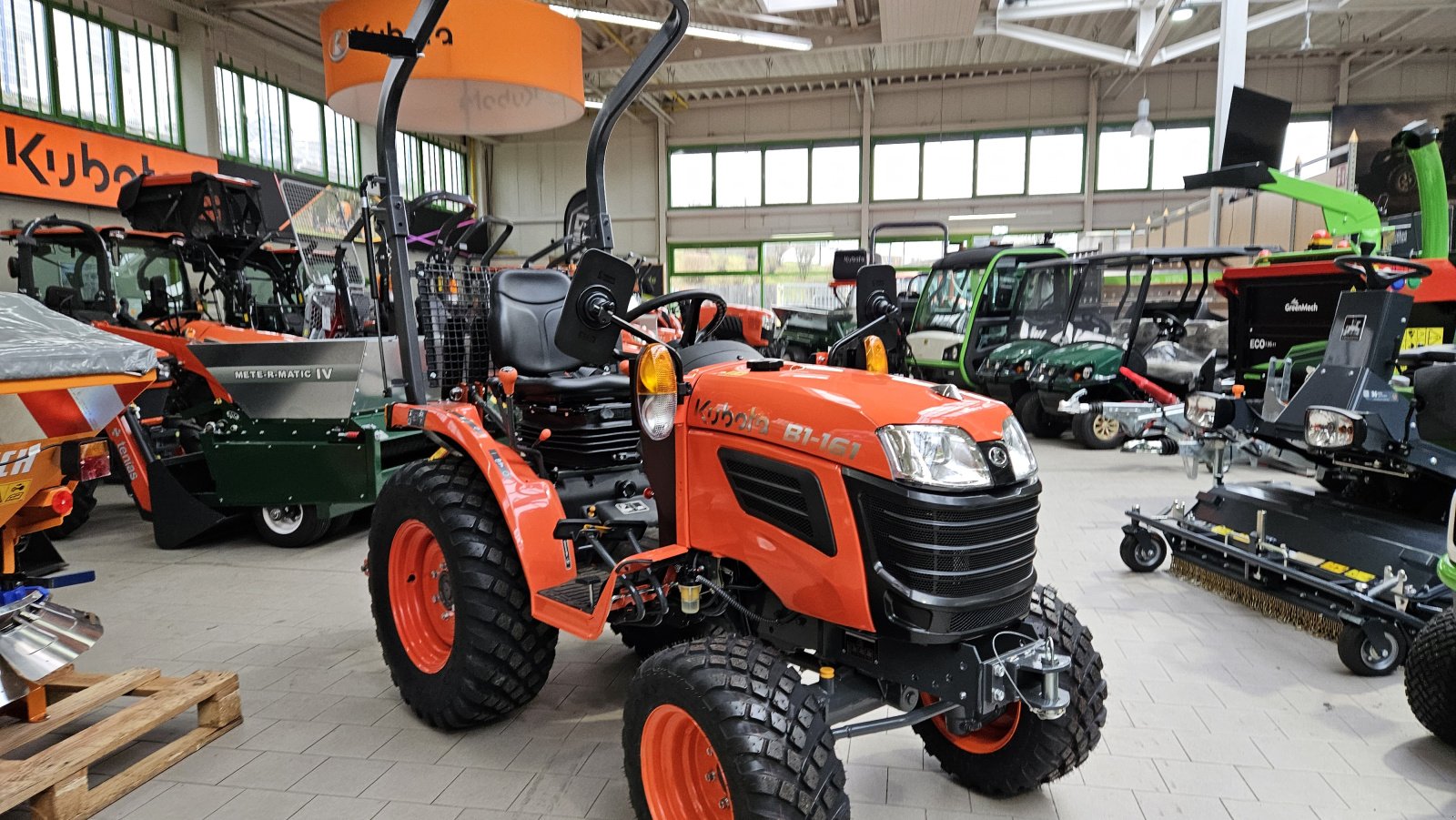 Traktor of the type Kubota B1-161 Allrad, Neumaschine in Olpe (Picture 1)