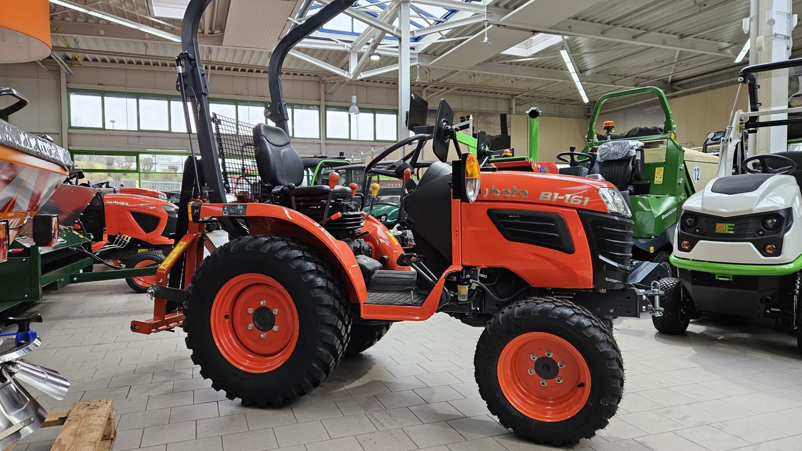 Traktor tipa Kubota B1-161 Allrad, Neumaschine u Olpe (Slika 12)