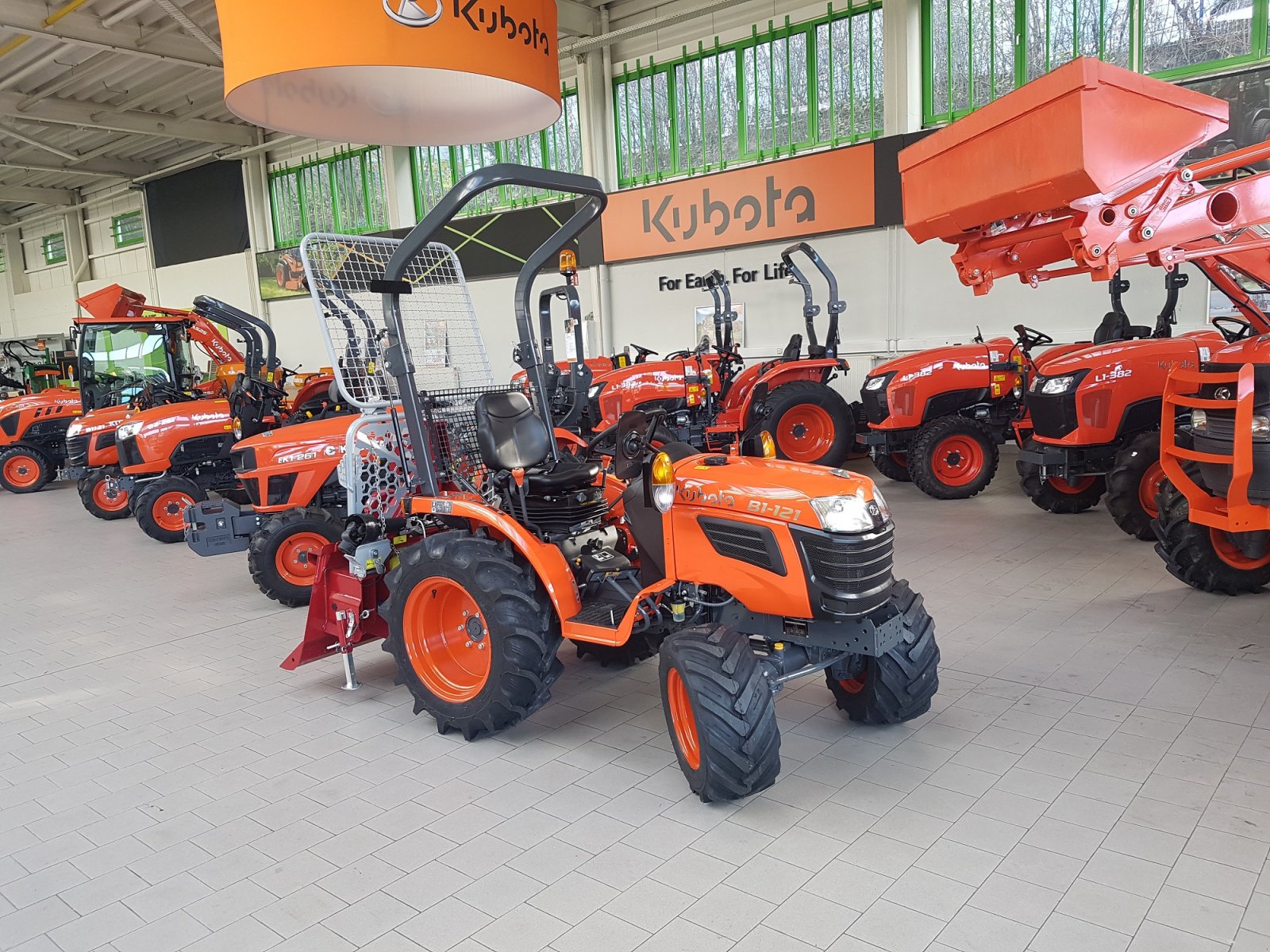 Traktor van het type Kubota B1-161 Rasenbereifung, Neumaschine in Olpe (Foto 4)