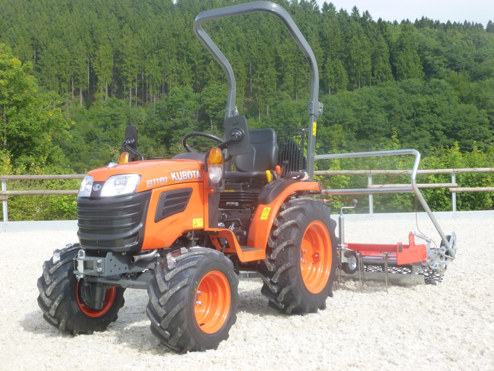 Traktor of the type Kubota B1-181 Allrad  Aktion, Neumaschine in Olpe (Picture 4)