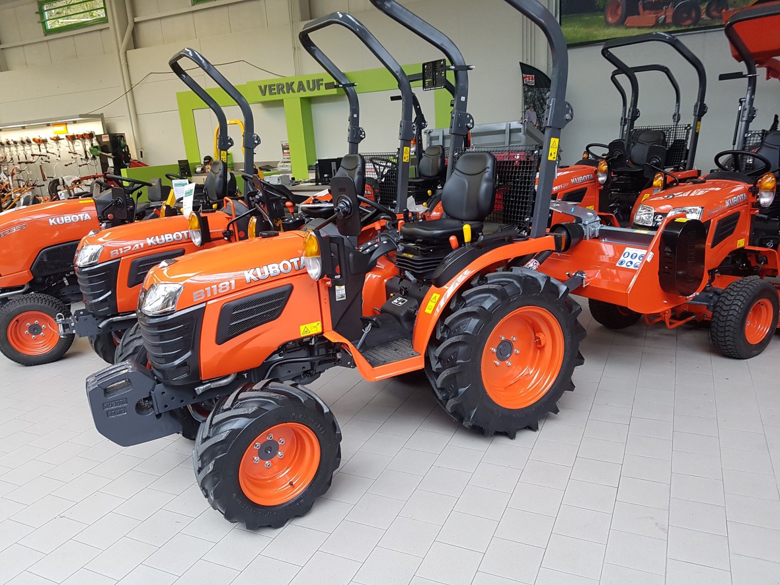 Traktor des Typs Kubota B1-181 Allrad  Aktion, Neumaschine in Olpe (Bild 5)