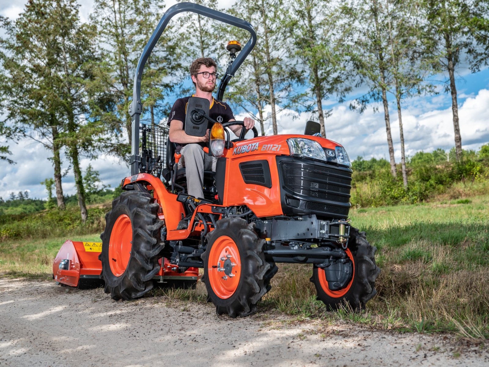 Traktor des Typs Kubota B1121 Allrad, Neumaschine in Olpe (Bild 3)