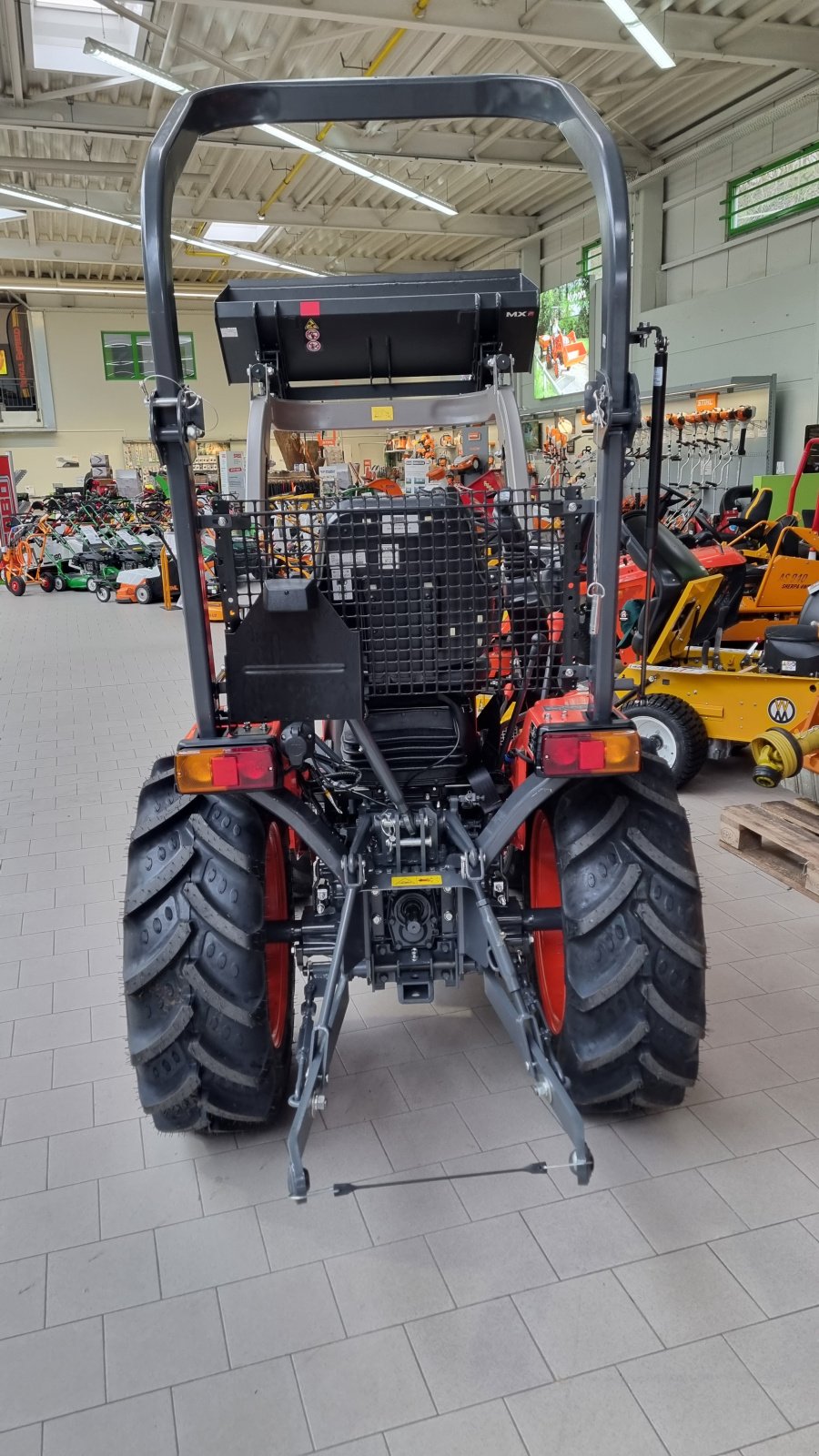 Traktor van het type Kubota B1161 incl Frontlader, Neumaschine in Olpe (Foto 3)