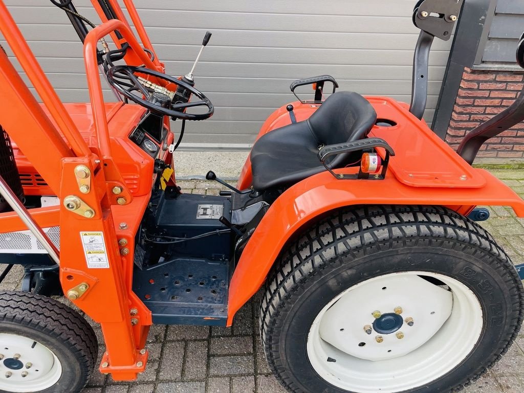 Traktor typu Kubota B1600 4WD 20 PK minitractor + frontlader / gazonbanden, Gebrauchtmaschine w Neer (Zdjęcie 5)