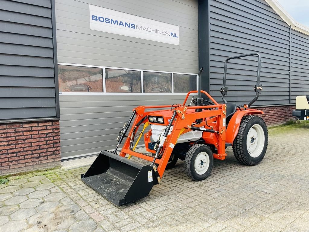 Traktor du type Kubota B1600 4WD 20 PK minitractor + frontlader / gazonbanden, Gebrauchtmaschine en Neer (Photo 11)