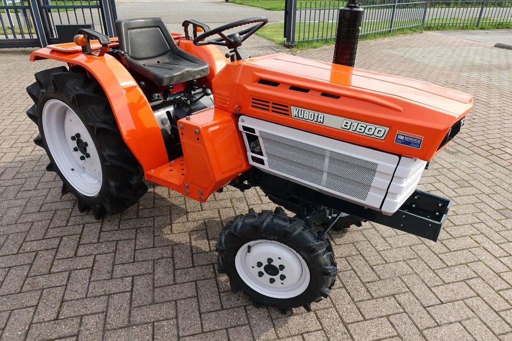 Traktor des Typs Kubota B1600 4wd / 972 Draaiuren / Superkruipbak, Gebrauchtmaschine in Swifterband (Bild 2)