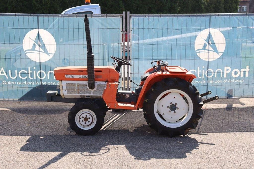 Traktor of the type Kubota B1600, Gebrauchtmaschine in Antwerpen (Picture 2)