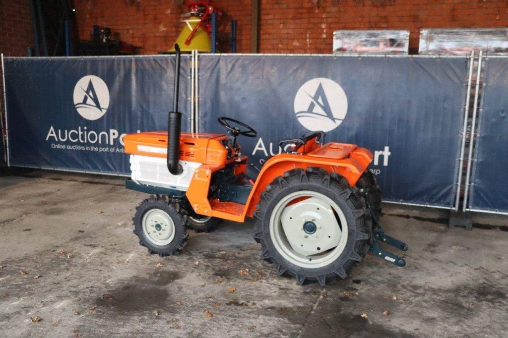 Traktor van het type Kubota B1600DT, Gebrauchtmaschine in Antwerpen (Foto 3)